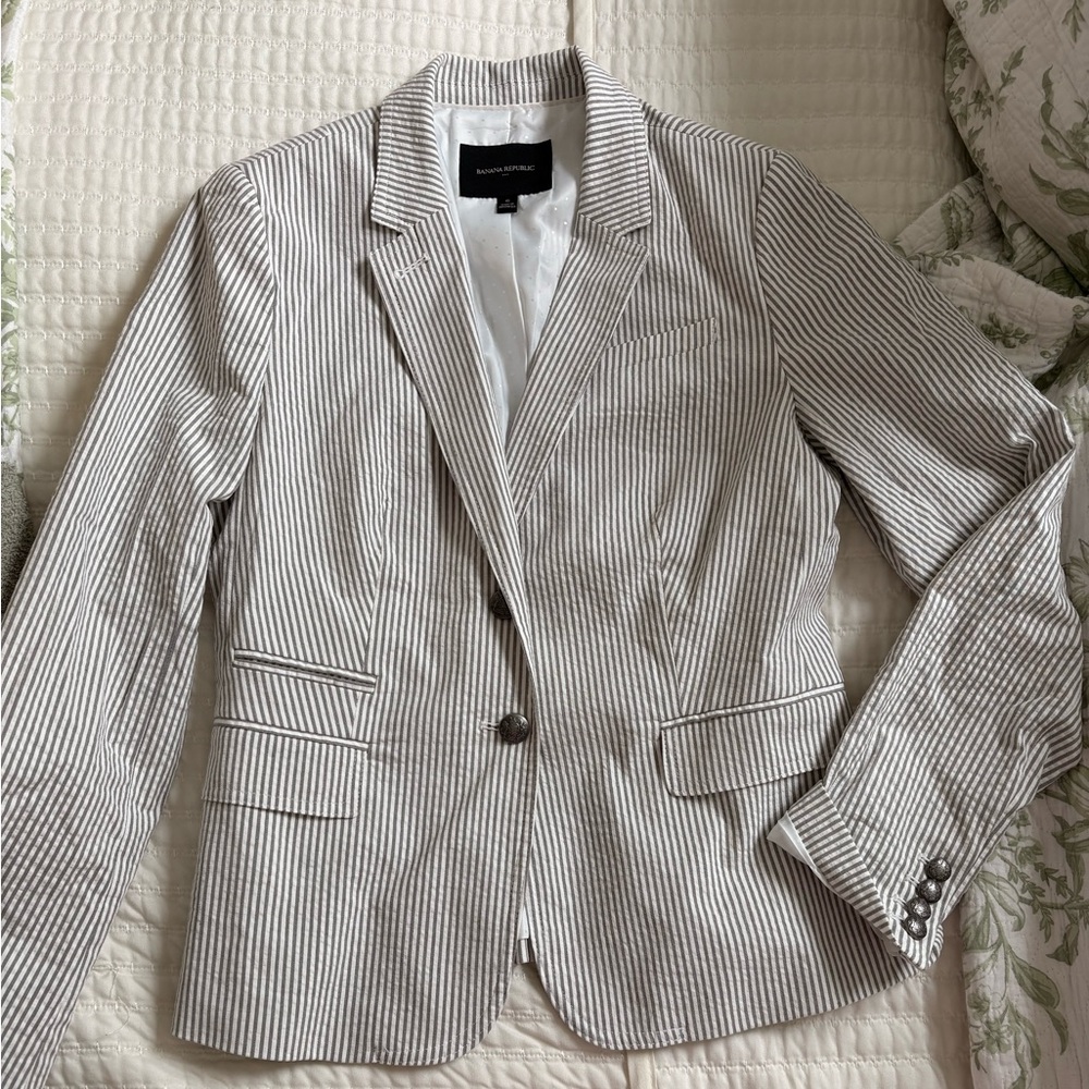 Banana Republic gray seersucker blazer (6)